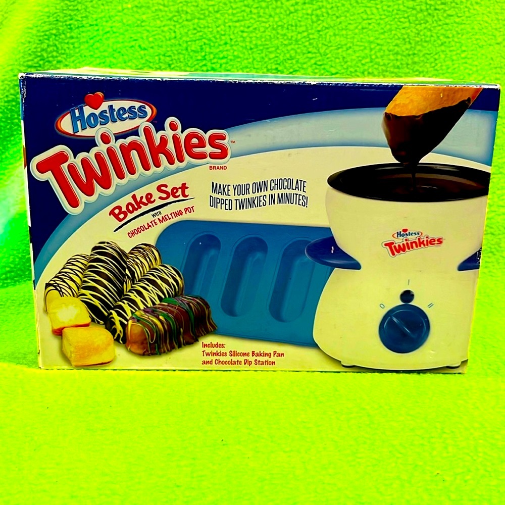 Hostess Twinkies Bake Set with Chocolate Melting Pot NWT
